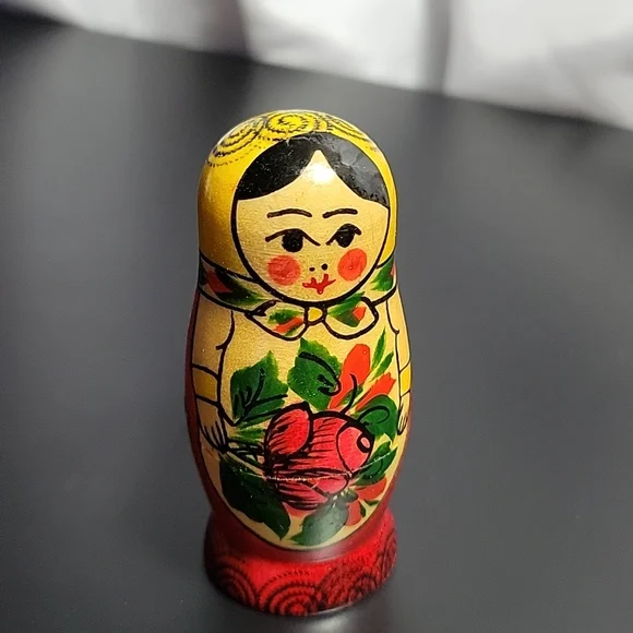 3 piece Matryoshka Russian Nesting Dolls - Picture 3 of 5